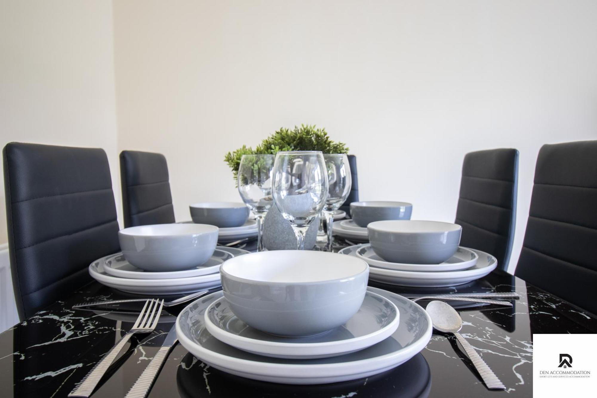 Newly Launched Two Bedroom House By Den Accommodation Short Lets & Serviced Accommodation With Garden Londra Esterno foto